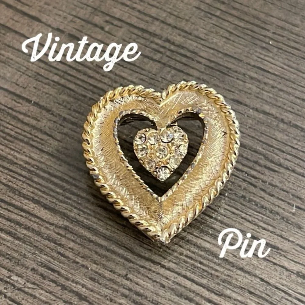 Vintage Light Gold-tone Texture Heart Pin with Rhinestone Accents